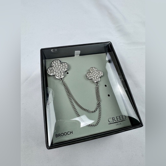 Creed 1913 Silver Flower Chain Lapel Pin Brooch with Rhinestones - New in Box - Picture 4 of 6